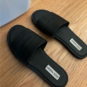 Steve madden size 7 black slide sandals like new